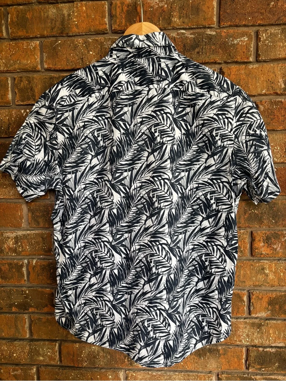 Banana Republic Navy & White Tropical Leaf Button-Up Shirt